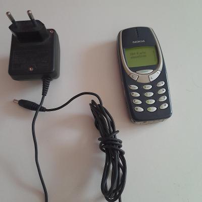 Nokia 3310 s nabijačkoudo zbierky.