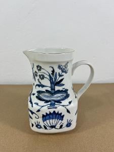Stará porcelánová konvička - karafa na vodu / čaj, THUN - ČSR, cibulák