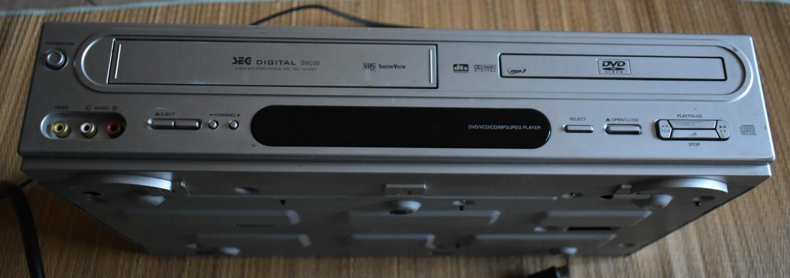 VHS Videorekordér a DVD/CD/MP3 prehrávač SEG DVC30 - TV, audio, video
