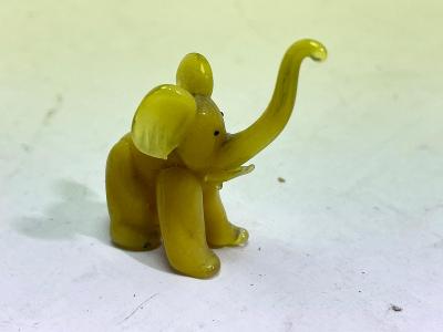 Skleněný slon - malinký 