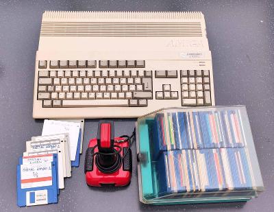 Amiga 500 PLUS, joystick, box se 100 disketami, KICKSTART 1.2