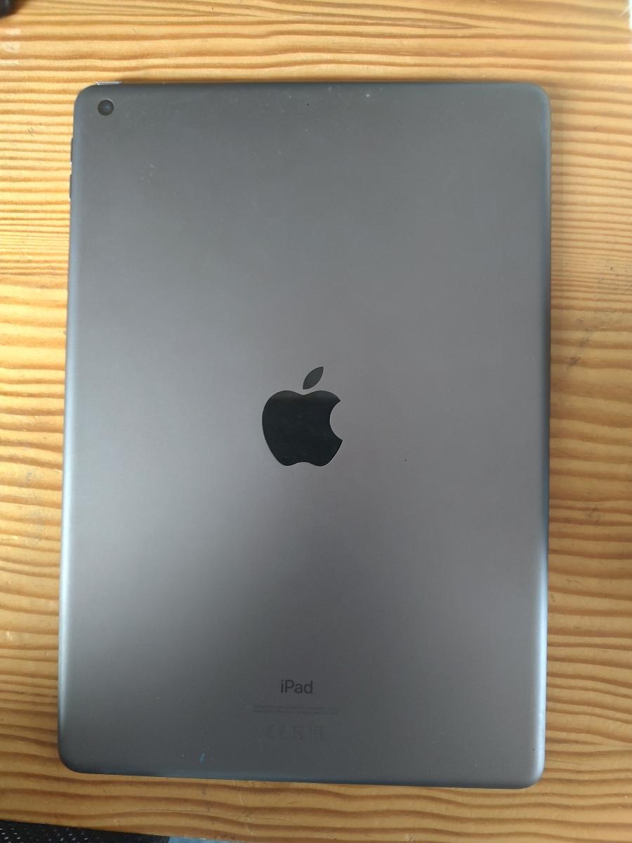 iPad 8.generácia 32 gb WiFi - Počítače a hry
