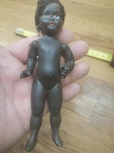 Krásná velice stará malinká celoporcelánová panenka-černoška