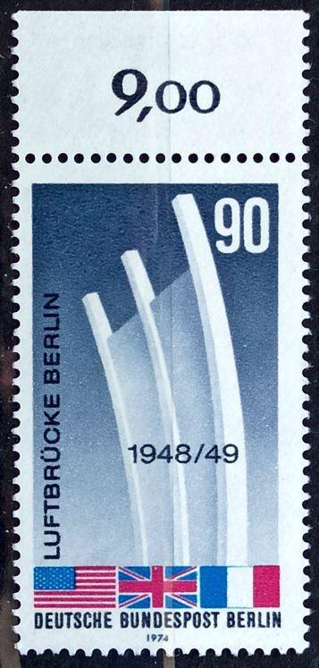 WEST BERLIN: MiNr.466 Airlift Memorial and Allied Flags 90pf ** 1974