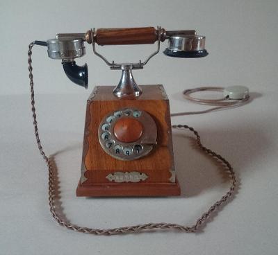 Telefon TESLA CS 20  ( Liptovský Hrádok 1973 ) - dřevo / kov  