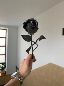 Kovářem vyráběná růže