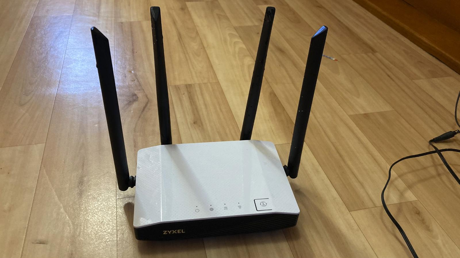 Domáce Zyxel wifi router NBG6615 - Komponenty pre PC