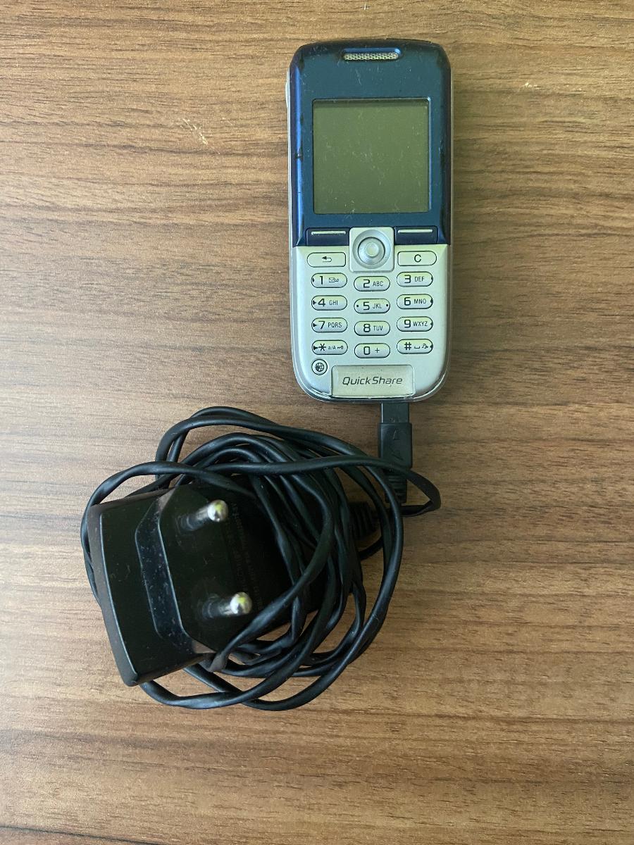 Predám požitý tlačidlový mobilný Sony Ericsson K300i Visual Blue - Mobily a smart elektronika