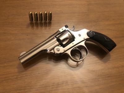 Historický Revolver Hopkins & Allen 1888 Cal 32 Short S&W 