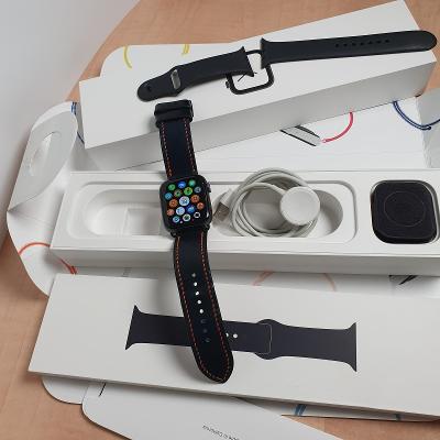 Apple Watch 4 , 44mm ,   Space Gray Aluminum Case