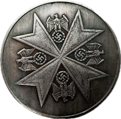 Edukativní kopie medaile s nacistickými symboly - Vážný pohled na hist