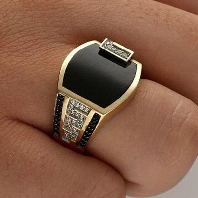 Krásný prsten s imitací diamantů, spinely, černý smalt.Nenošený.Vel.64