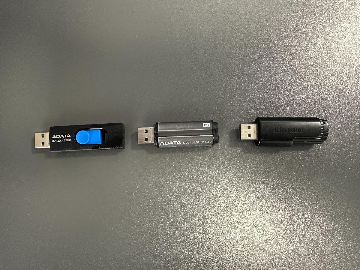 USB Flash disky - 3ks (2x 32GB ADATA, 1x 8GB Kingston) - Elektro