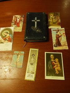 Modlitební knížka z roku 1905 + svaté obrázky jako záložky