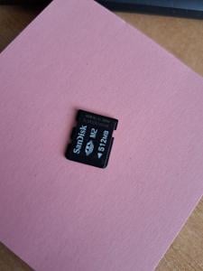 Sandisk 512 MB paměťová karta funkční naformátovaná.
