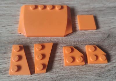 LEGO různé destičky, kapota, hladký dílek 2x2 - oranžové