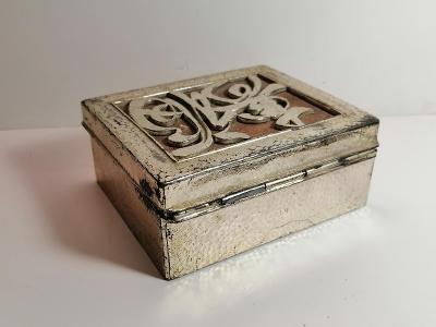 Starožitná japonská krabička značená