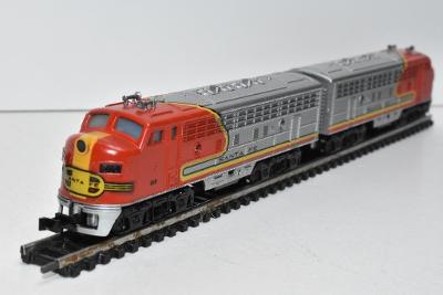 TRIX Dieselová lokomotiva SANTA FE - N - Nepoužívaná