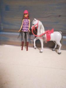 Barbie Mattel bílý kůň