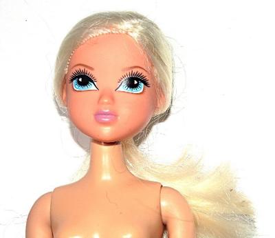 Panenka Barbie TM & MGA 2013  Mattel  00110/08