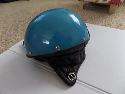 Stará nepoužitá helma na motorku Top  
