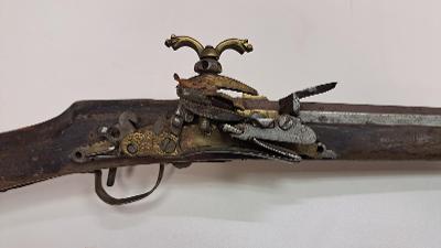 Starožitná kresadlová dlhá puška 18 st. značené 6514