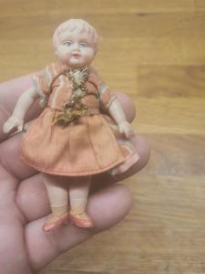 Krásná velice stará malinká celuiloidová panenka-značená