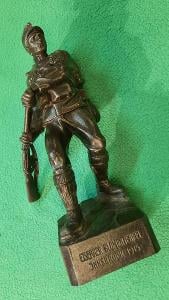Socha vojáka s puškou  masiv bronz   WWI