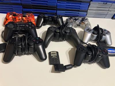 8x PS2 a PS3 gamepady / ovladače - čti popis 