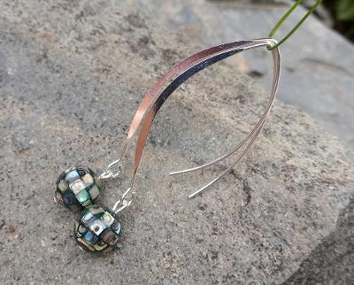 Abalone paua perleť, elegantní náušnice na dlouhých háčcích, hand made