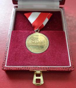 Medaile rakouského družstevního spolku s krabicí. Stříbro 925 Řád