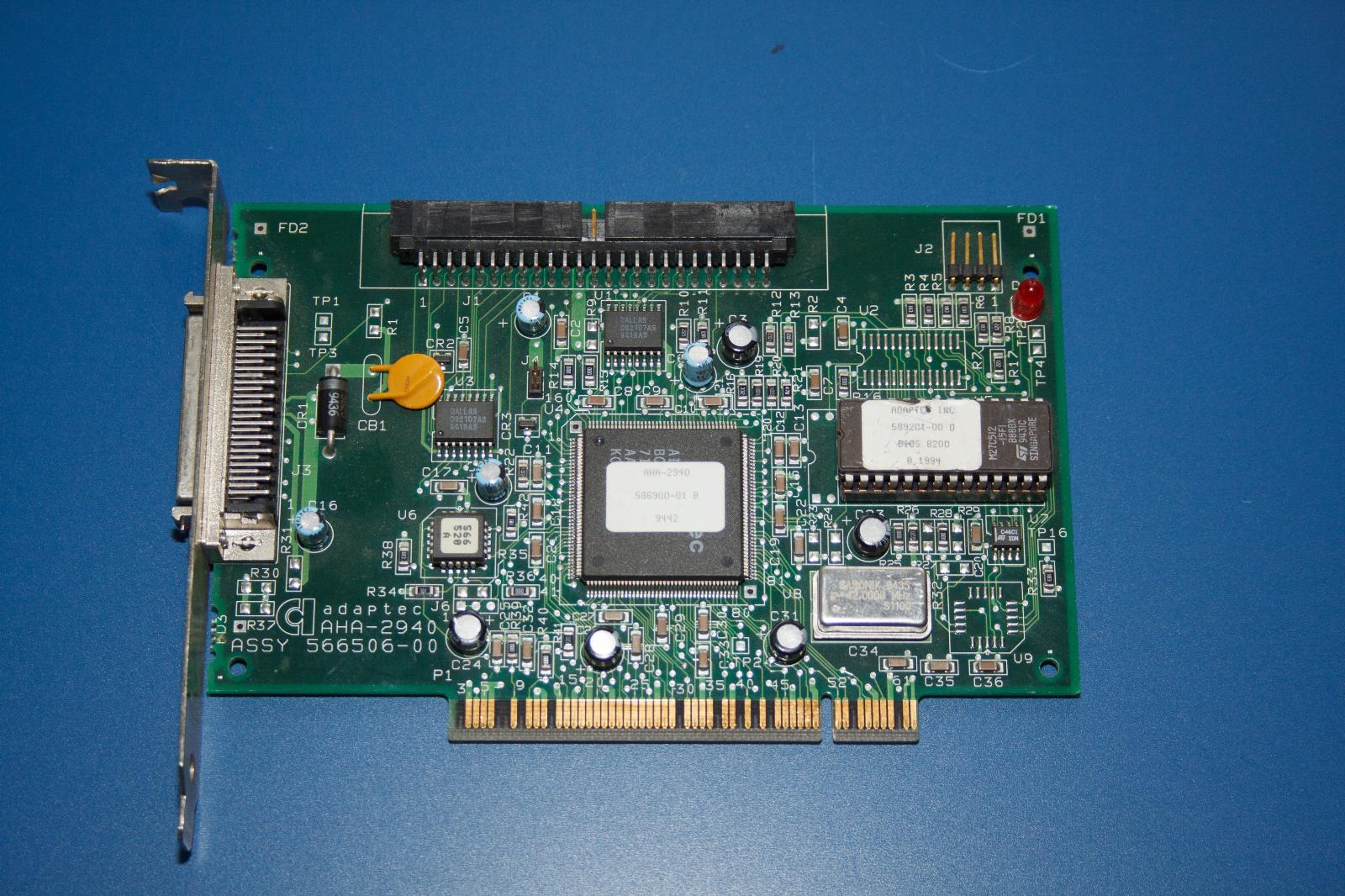 SCSI řadič Adaptec AHA-2940 (do PCI). - Počítače a hry