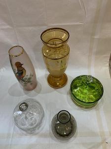 Set skleněných dekorativních nádob - různorodý