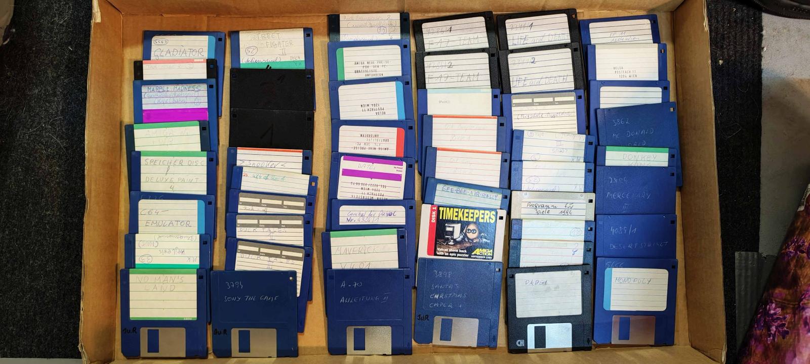 Další hromada disket formátu 3,5 cca 100 kusů na počítač AMIGA - Počítače a hry