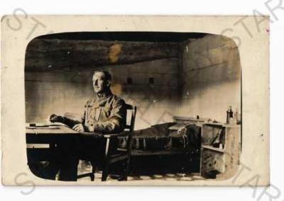 Voják v bunkru, 1917
