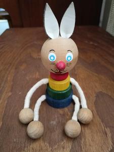 Dřevěná hračka/králíček, výška cca 12cm 