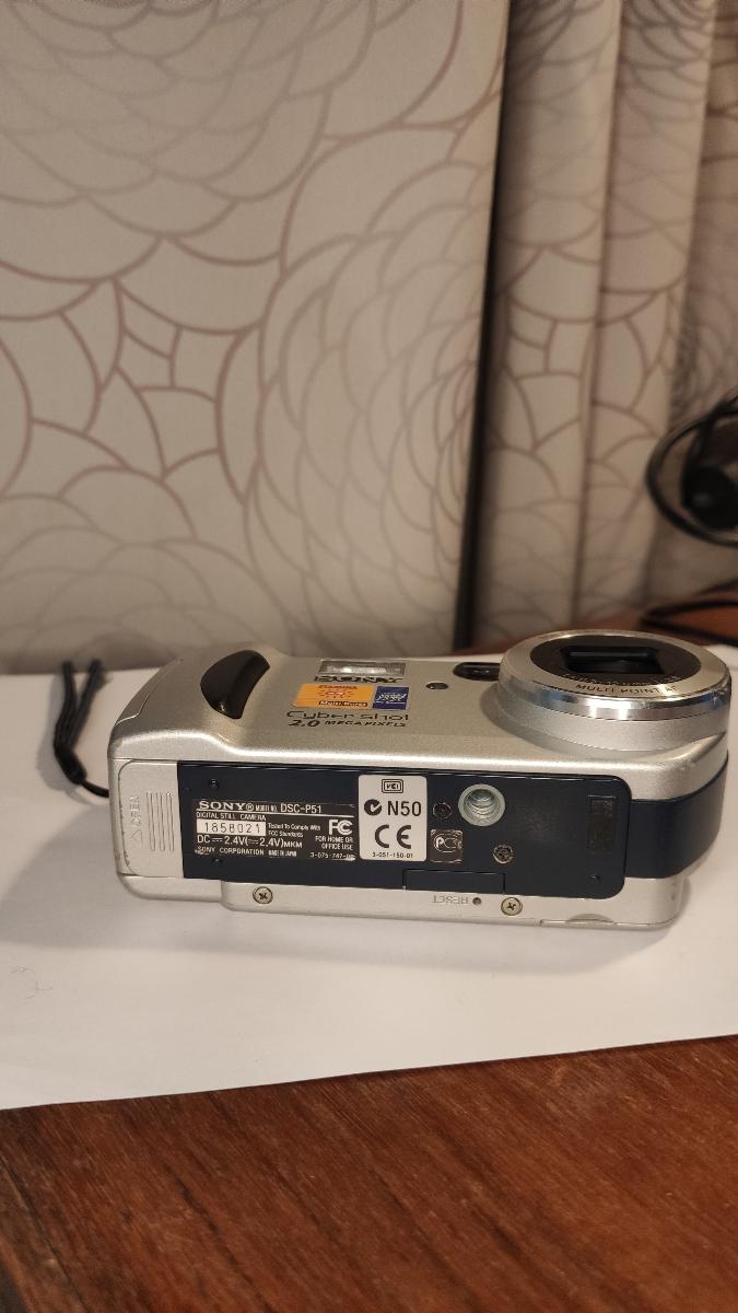 Silver Sony Cyber-shot DSC-P51 Digital Camera 2.0 MP 