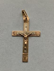 Zlatý přívěšek ve tvaru kříže větší , 14 karátů