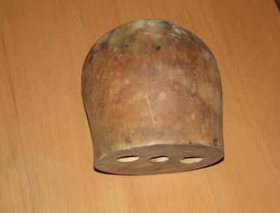 Dřevěná forma na klobouk 