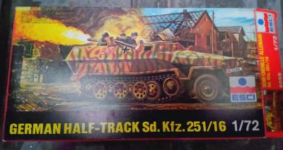 German half -track SD. KFZ. 251/16