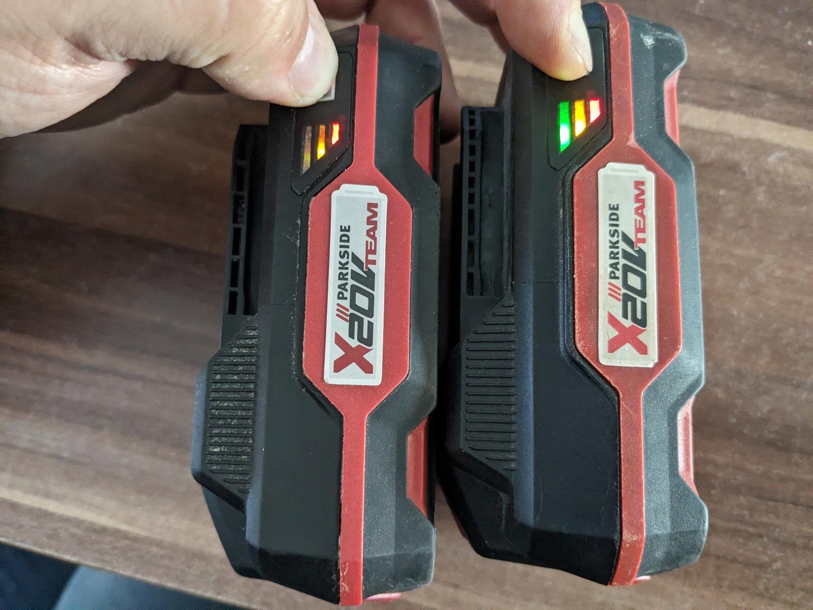 Dva kusy bateriek X020v Parkside - Elektrické náradie