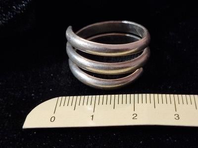 Starý prsten ze stříbra