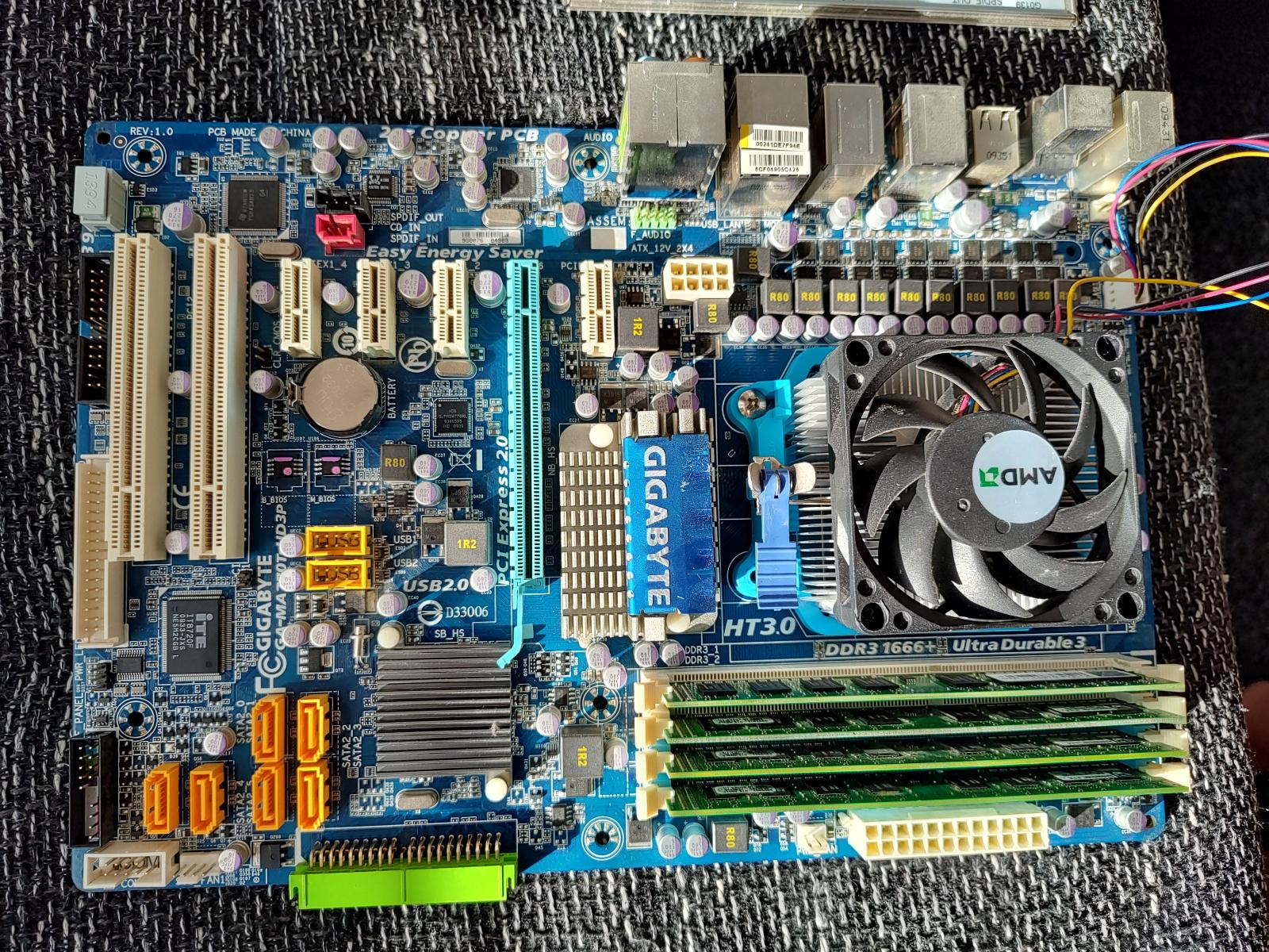 GA-MA770T-UD3P+AMD Phenom X4 965 3,4Ghz+4GB Ram DDR3+chladič proc. - Počítače a hry