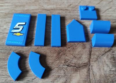 LEGO hladké ploché dílky 1x4, 2x4, hladké zahnuté dílky 1x2 - modré