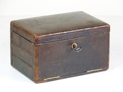 Skříňka, mahagon-kůže-zlacená mosaz, 20x14x12cm, 1900ca
