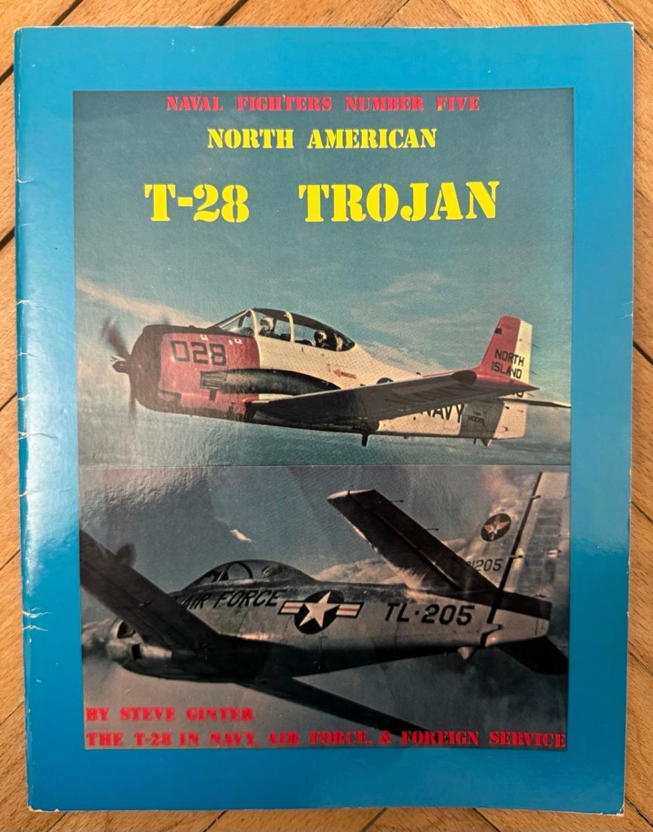 North American T-28 Trojan Naval Fighters no. 44 - Zberateľstvo