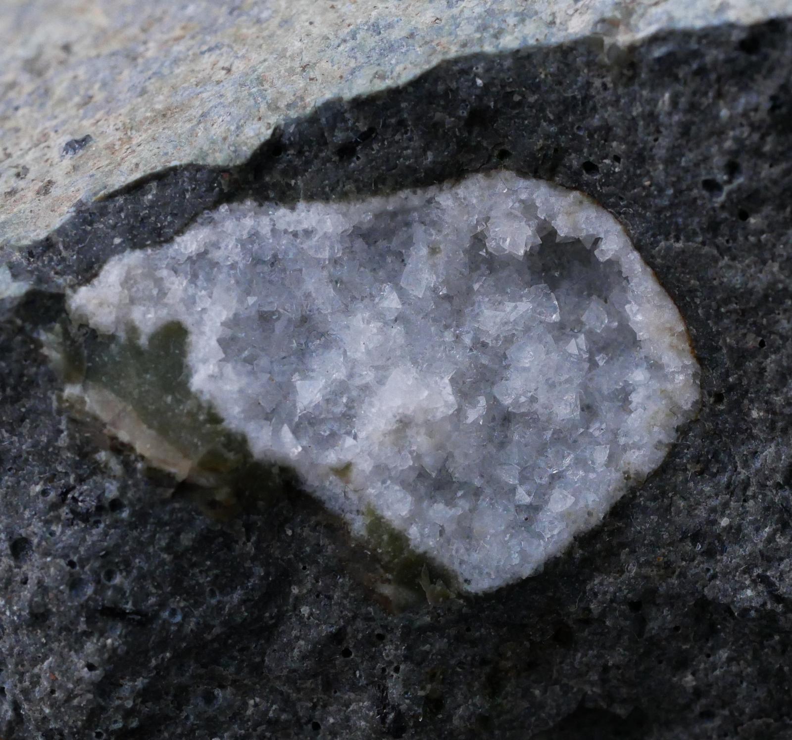 gismondin dobrá 9cm - Minerály a skameneliny