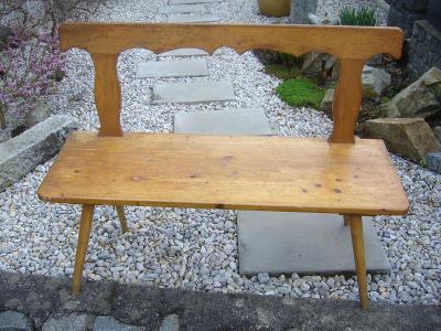 stará dřevěná lavice