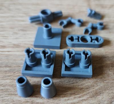 LEGO dílky s piny, kužel, rameno, ruce - tmavě šedé