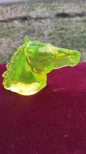 skleněná hlava koně uranové sklo